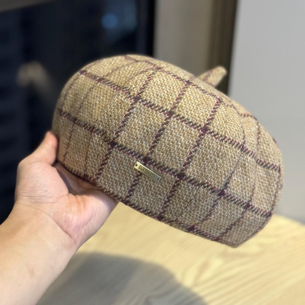 New Octagonal Hat for Women in Autumn and Winter Retro Face Showing Little Bud Painter Hat Trendy and Versatile Classic Plaid Pumpkin Beret