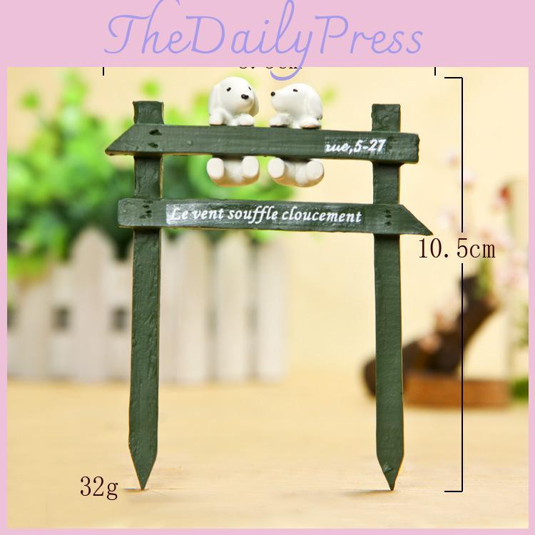 Creative Fence White Dog Scene Mini Model Ornament For Plant Display And Gift Collection
