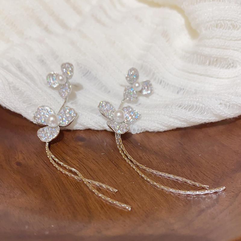 

Zircon pearl flower fringed earrings retro temperament versatile stud earrings niche fashion high sense earrings women