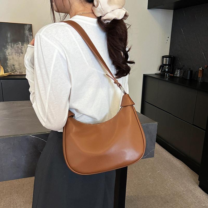 Niche Retro Bag Women's New Fashionable Large-capacity Shoulder Commuter Dumpling Bag Versatile Messenger Bag