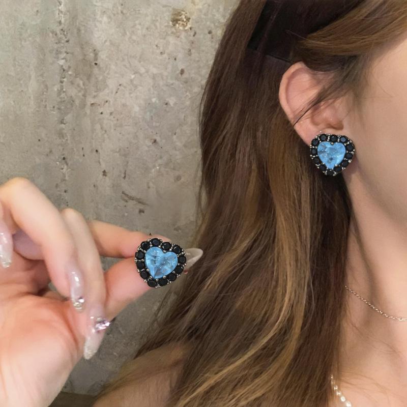 Zirconia Heart Earrings: Stylish Silver Needle Design, Sweet and Cool Fashion