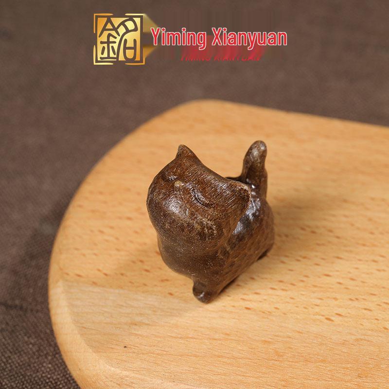 Golden Sandalwood Arrogant Cat Wood Carving Ornament