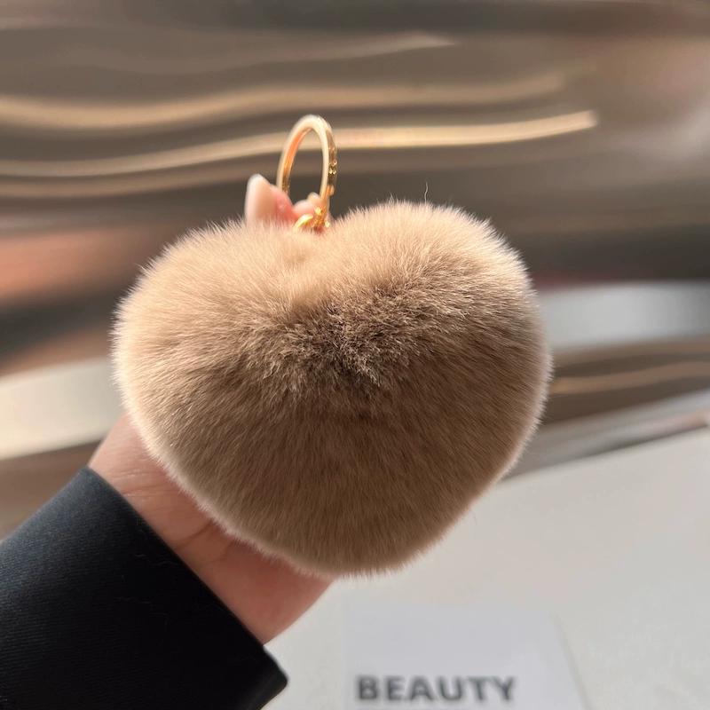 [Cute little love] Real Rex rabbit hair heart-shaped car keychain pendant ins hair pom-pom book bag pendant