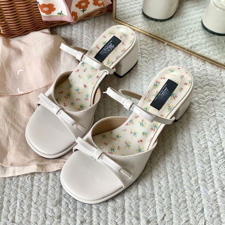 College-Stil, Gut aussehendes Temperament, Sandalen für Damen Sommer High Heels mit Schleifen und kleinem Blumendekor Außenbekleidung