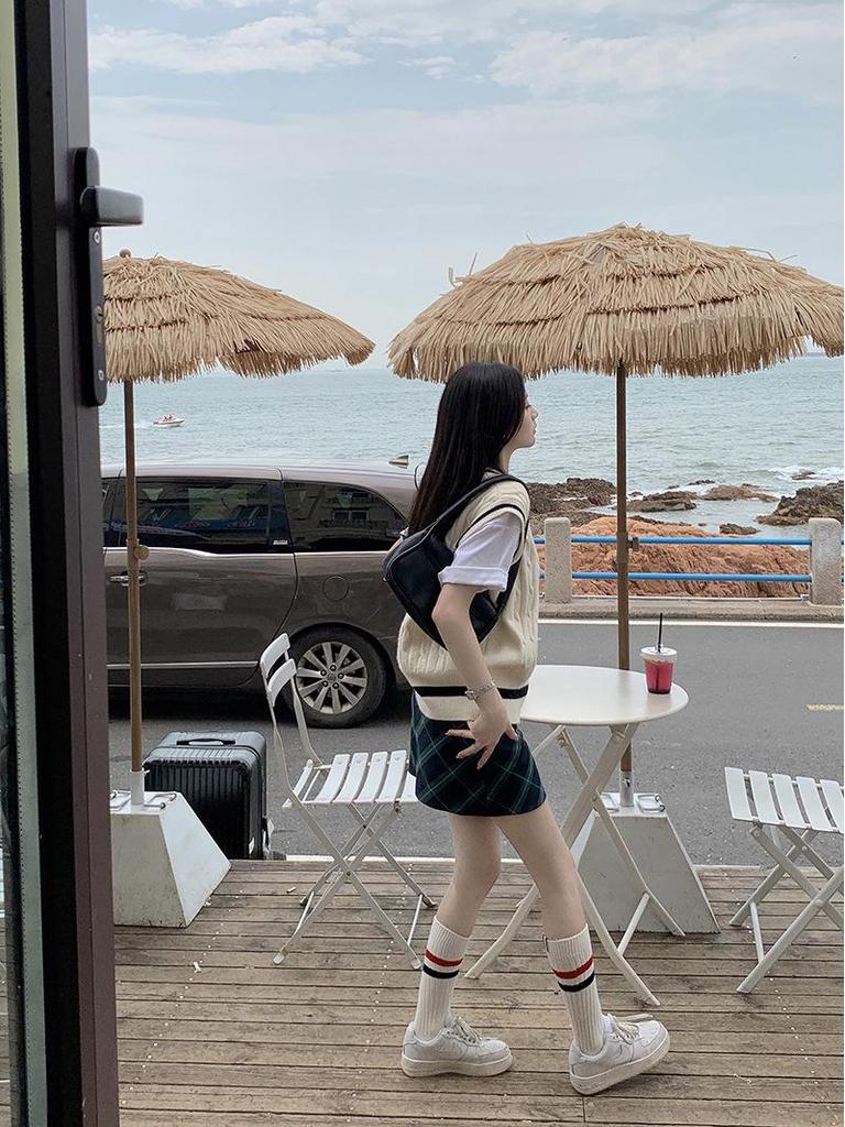 Women's College-Style Knitted Vest: Trendy Spring/Fall Layered Sleeveless Sweater