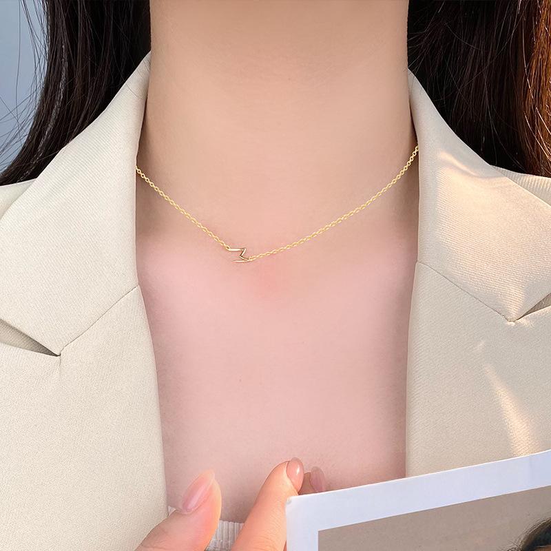 Fashionable M-letter Necklace for Women, Versatile and Niche, High-end Collarbone Chain Neck Accessory
