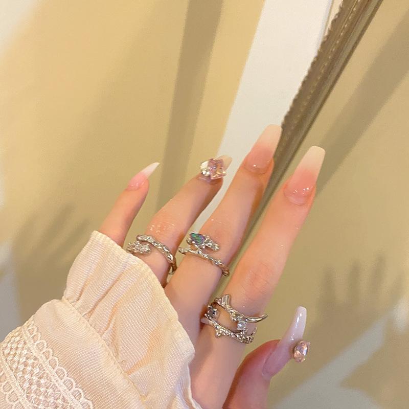 Sophisticated Copper Geometric Ring For Women With Adjustable Size And Contemporary Fashion Design