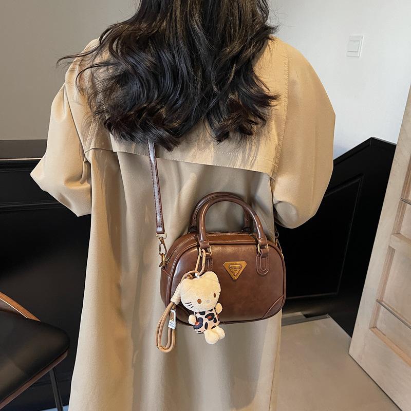 Retro Design Handbag 2025 New Niche Design Commuter Messenger Bag Matte Texture Shoulder Bag