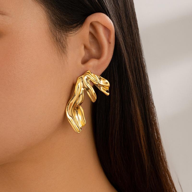 Exaggerated metal ginkgo biloba stud earrings, trendy girl sweet cool wind shell pattern earrings