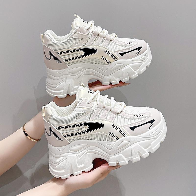 

2025 new mesh autumn women s shoes inner height increase sports shoes small man explosion thick-soled dad shoes Internet celebrity super fire 35