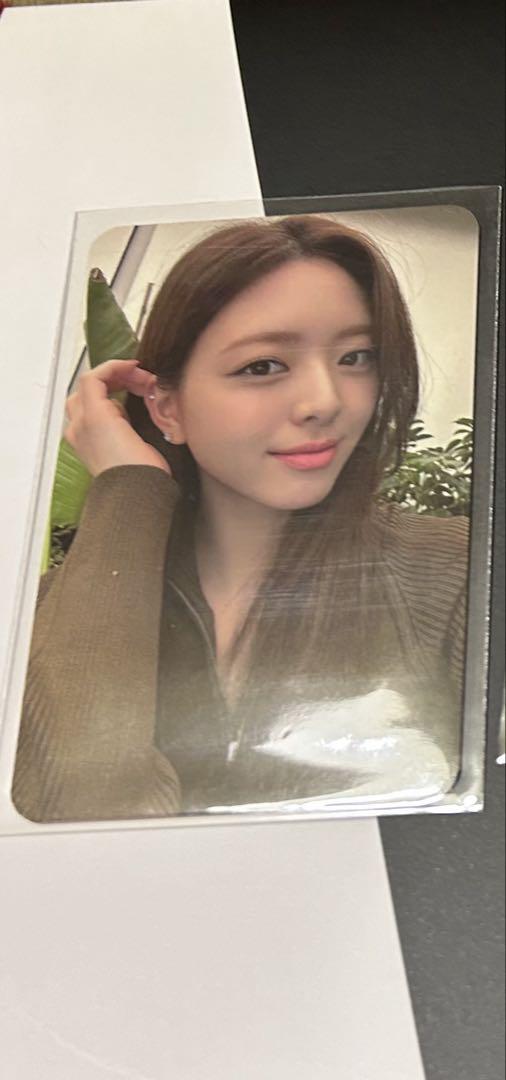 

[USED] ITZY GOLD musicKorea bonus trading card Yuna
