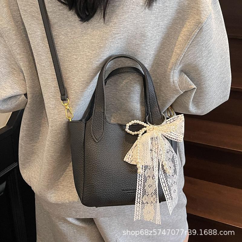 Summer Super Hot Bag Women 2025 New Fashion Versatile Messenger Bag Popular High-end Niche Portable Bucket Bag