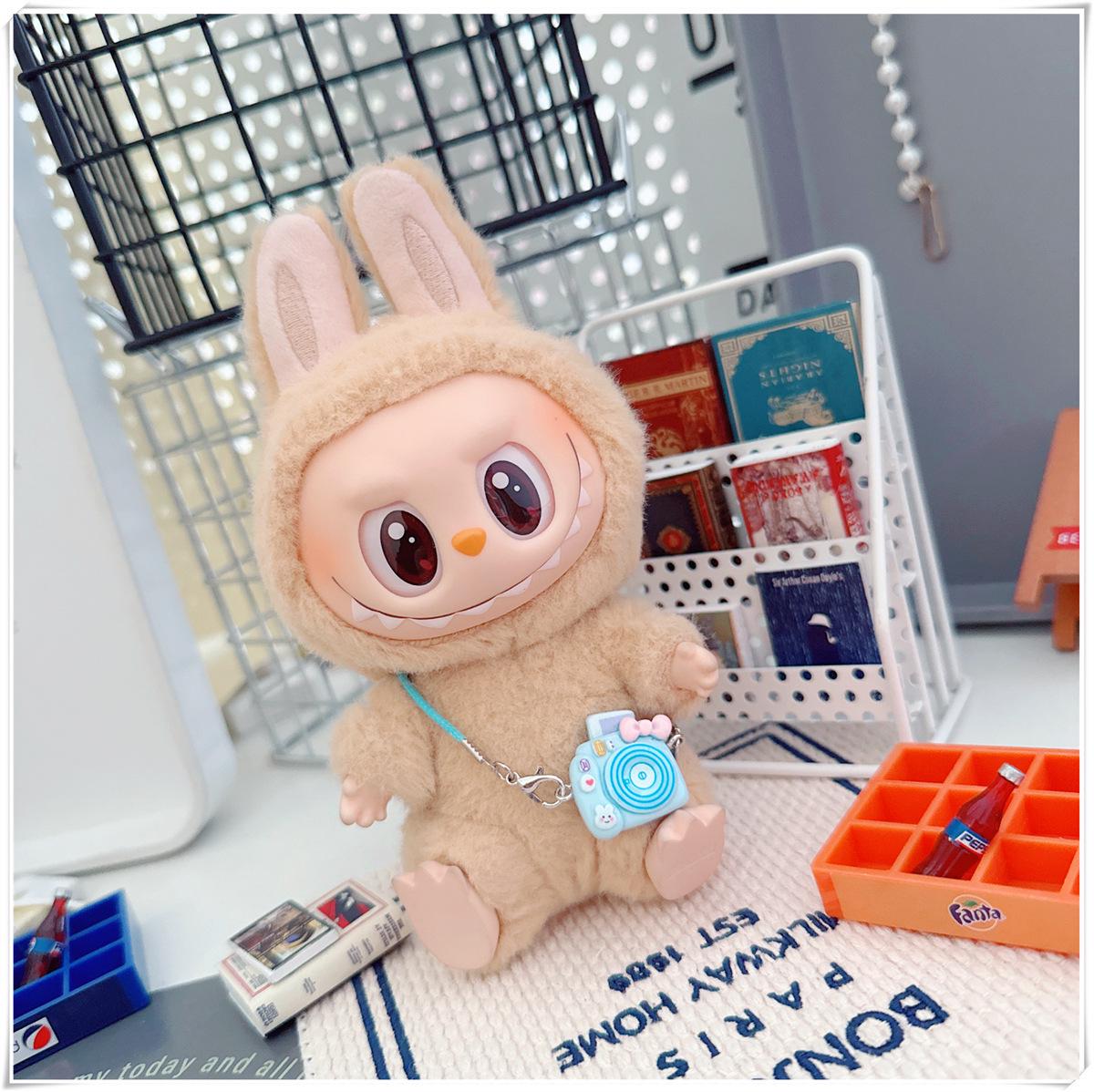 

Одежда для кукол Лабубу первого, второго и третьего поколения: Плюшевый комбинезон 17 см для кукол Лабубу 10 см, милый мультяшный дизайн Small Doll Clothes (without doll)