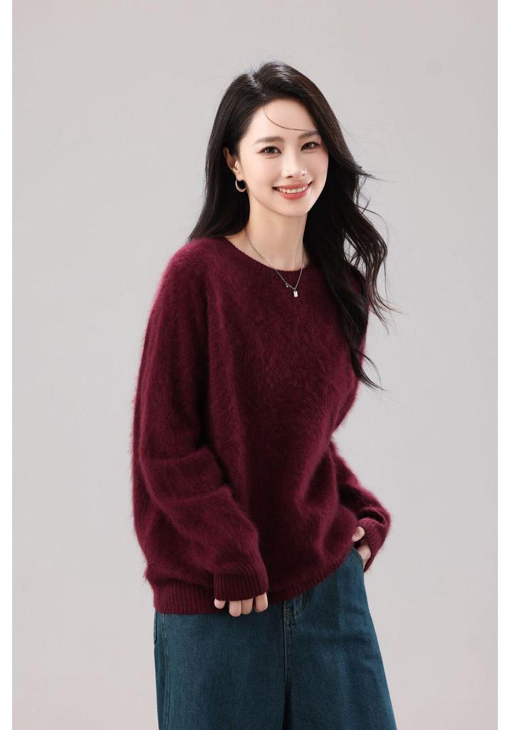 Women's Seamless Round Neck Sweater: 90% Wool, 5% Cashmere, 5% Silk.
