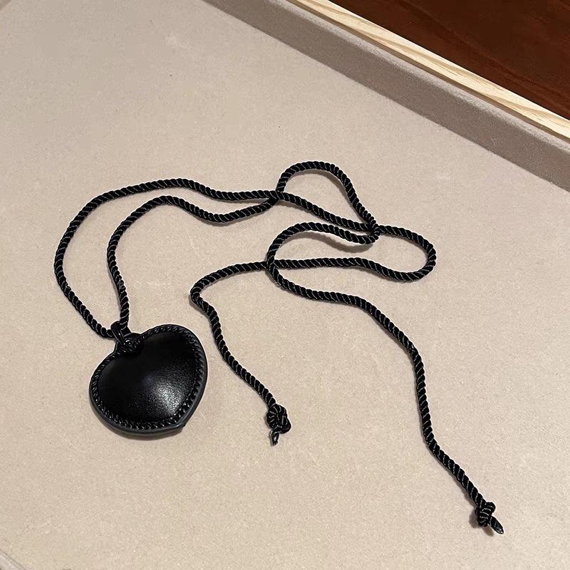 Spade Heart Leather Hemp Rope Necklace: Adjustable, Stylish Collarbone Chain