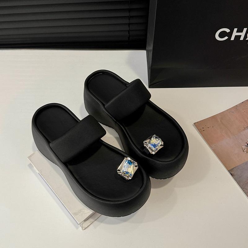 Small height increase cool slippers versatile slippers women's summer wear muffin bottom cover toe rhinestone thick bottom cool slippers