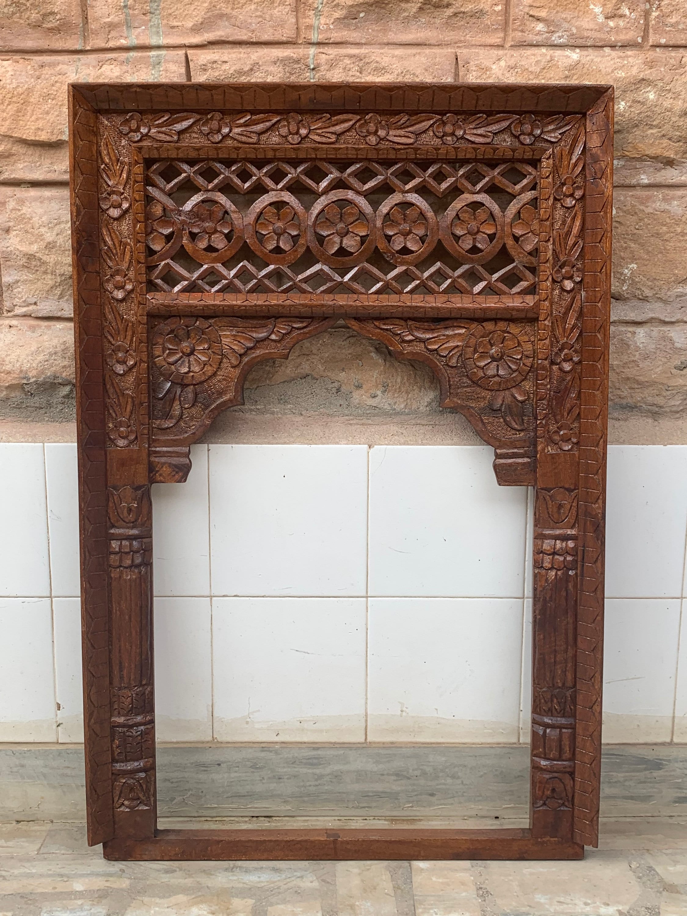 Оконная рама из мангового дерева, вырезанная вручную: Античный цветочный настенный декор разноцветный