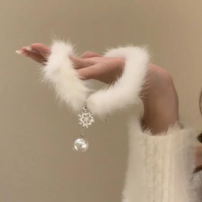 Christmas Winter Cute Sweet Feather Plush Snowflake Pearl Choker Necklace for Women Chirstmas Party Choker Necklace Jewelry Gift
