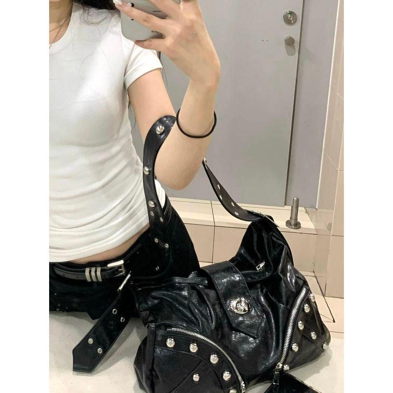 

Сладкая крутая гал-рюкзак большой вместимости женская 2025 новая ретро с заклепками на плечо под мышку сумка для поездок на работу сумка-мессенджер Black