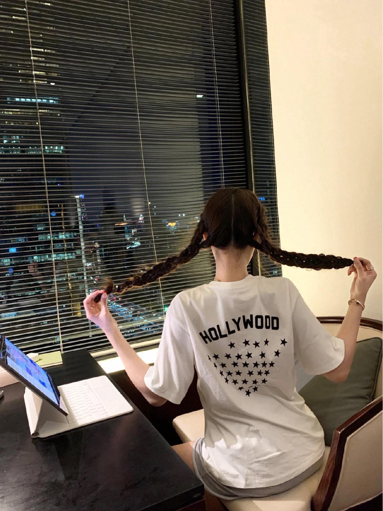 

2025 Color Block Mid-Length Japanese Letter T-Shirt: Summer Casual Loose Short Sleeve for Women. M белый