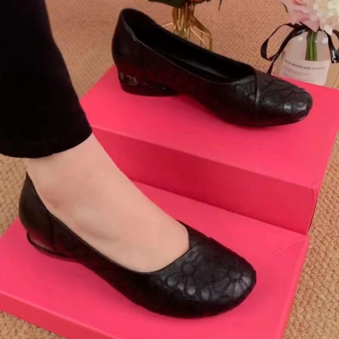 

Круглі туфлі на низькому каблуці з м’якою підошвою, літо 2025, нові зручні, легкі, ретро, ​​модні, з м’якою поверхнею, маленькі шкіряні туфлі на одному каблуці 40 чорний