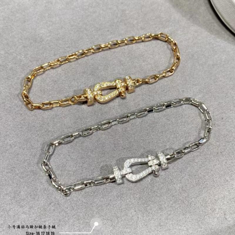 Seiko V Gold 18k Rose Gold Nautical U-Shaped Horseshoe Buckle Bracelet: Women's Exquisite Light Luxury Bangle.