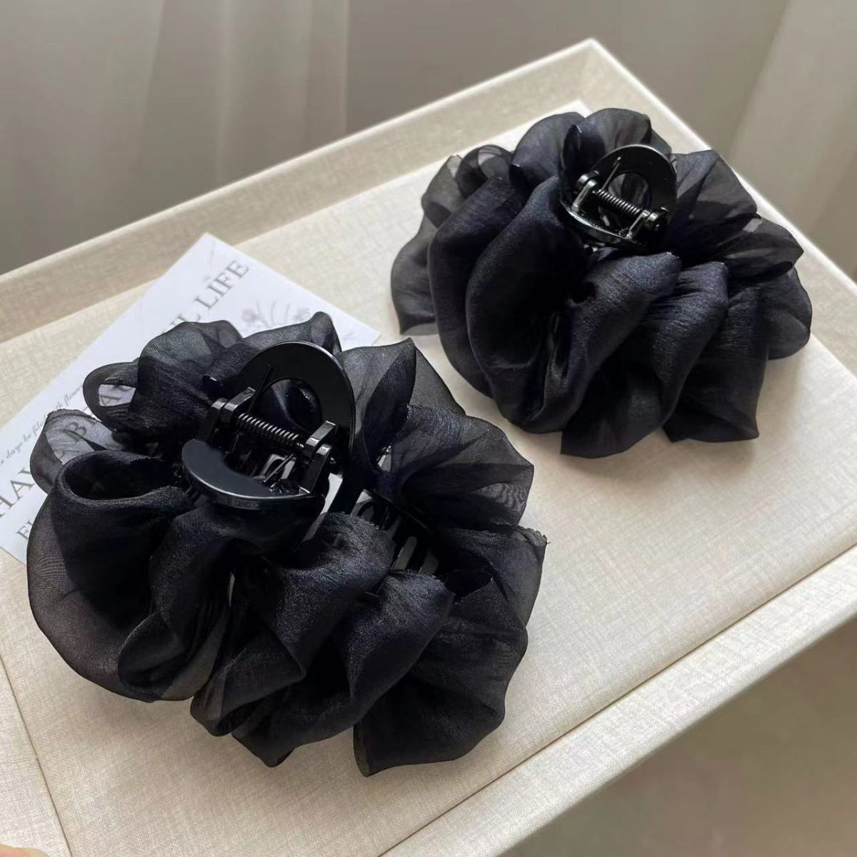 

Головний убір Шовкова Хмара Бульбашка Захоплення Кліп Пан Кліп Акула Проста та Модна Шпилька Жіночі Аксесуари для Волосся Black 11cm 2packs