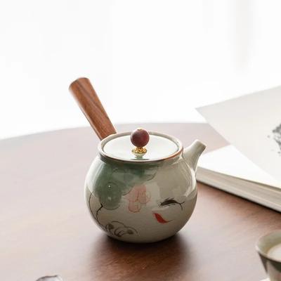 Neu Handbemalte Lotus-Teekanne aus Keramik im chinesischen Stil, Kung-Fu-Teeset, kleine Haushalts-Teekanne, Teekanne mit Griff
