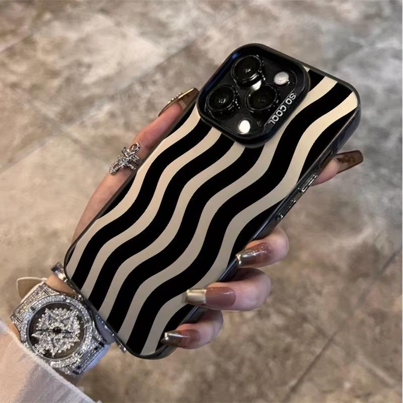Black Striped Pattern Phone Case For Samsung Galaxy S23 S24 S25 S26 Ultra S22 S21 S20 Plus FE A15 A34 A35 A53 A54 A55 Cover