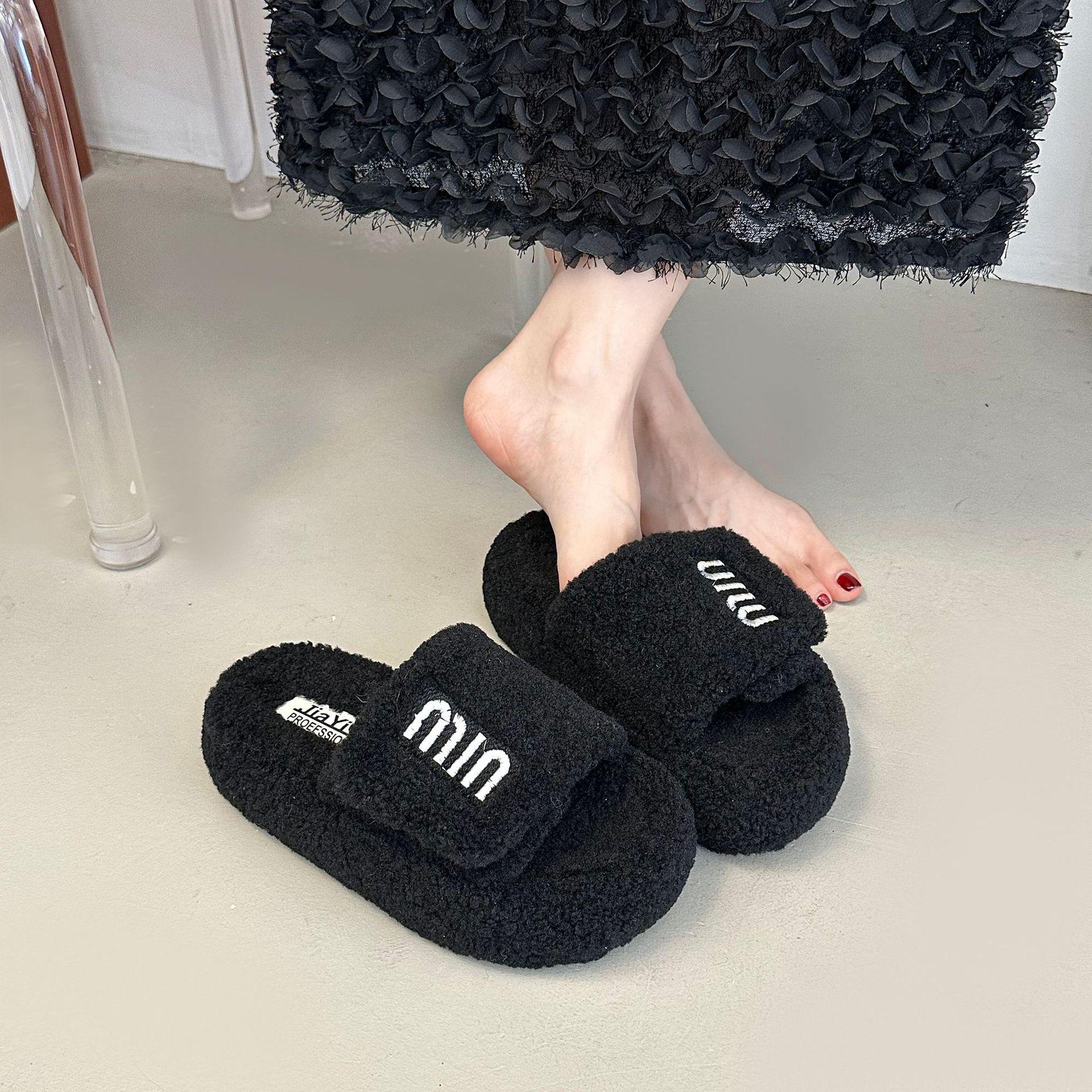 

Thick bottom fluffy slippers women wear 2025 new autumn and winter lamb fluffy Internet celebrity fashion home cotton slippers 40 чёрный