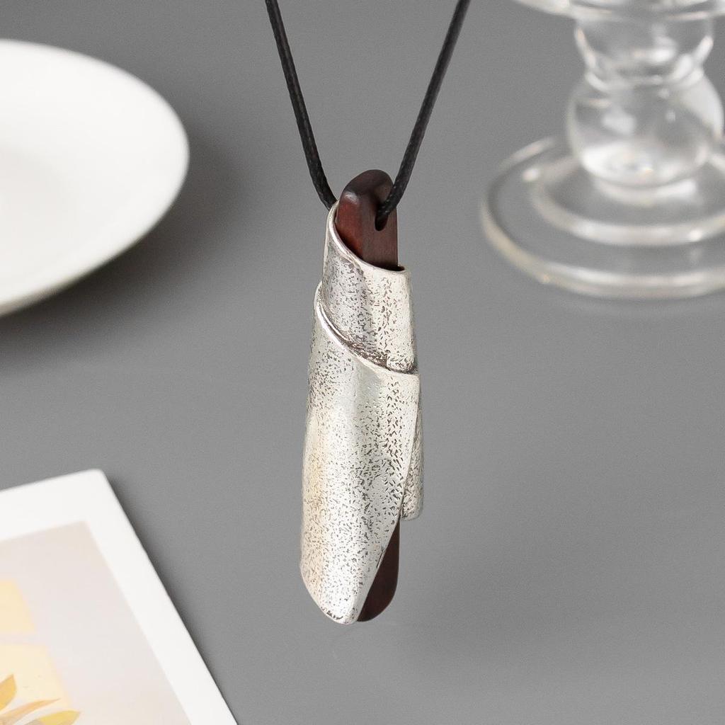 Vintage-inspirierte hölzerne Winterpfeifen-Halskette