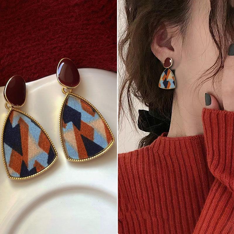 Orecchini da pendolare ad alto senso di stile Orecchini di lusso leggero con senso di design di nicchia Orecchini per il temperamento femminile