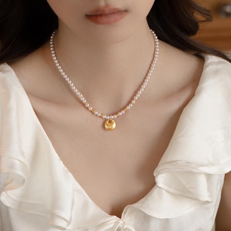 Elegant Pearl Pendant Necklace: Chinese Style Choker for Women - High-End Fashion Versatile Accessory