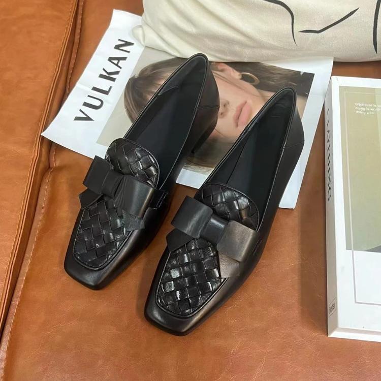 

Европейская станция 2025 Весна Новое плетение Лоферы на одной педали Британский стиль Маленькие кожаные туфли Квадратный носок Низкий каблук Одинарные туфли Женские 40 чёрный