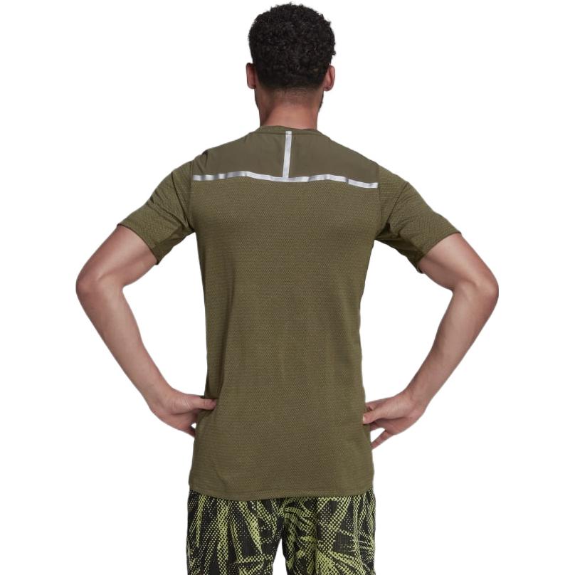 adidas T-Shirts Herren Olivgrün Rundhals Moderate Gerade Passform HE5443
