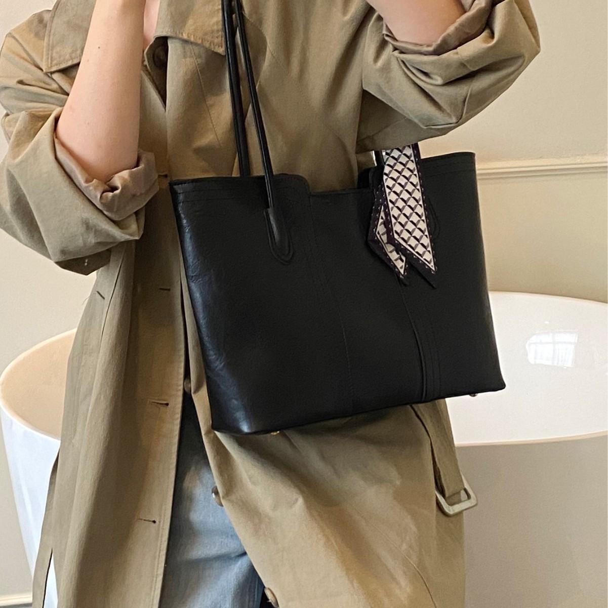 

Tote bag women s 2025 autumn and winter new large-capacity fashion commuter shoulder bag college student commuter armpit bag