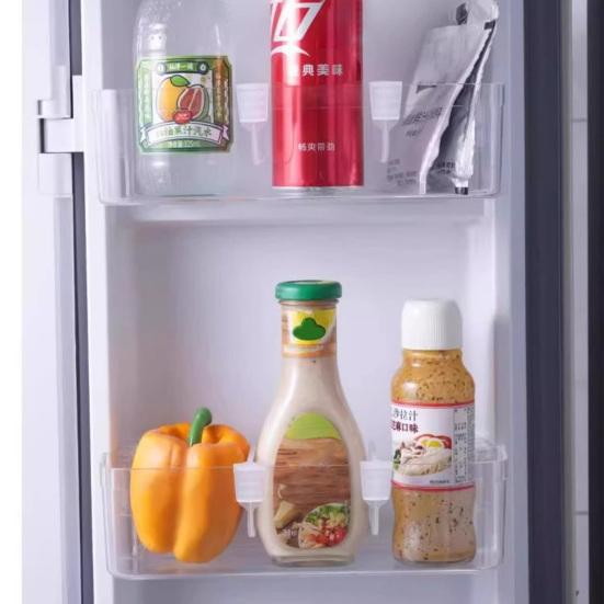 Přihrádka do dveří lednice Průhledný design Snadná instalace zacvaknutím PP plast Nastavitelná přepážka Flexibilní organizér úložiště