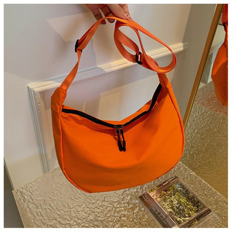 Bag women's new spring and summer tide large-capacity messenger bag casual and lightweight Oxford cloth simple dumpling bag