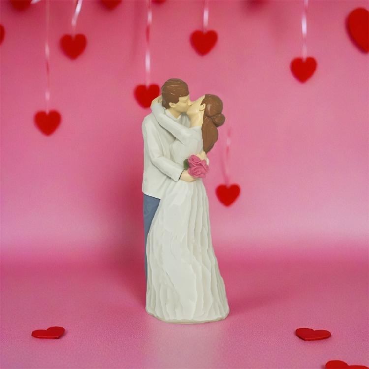 Romantics Loving Elderly Couple Figurine Resins Anniversary Statue Valentines Day Figures Gift for Parent Grandparents