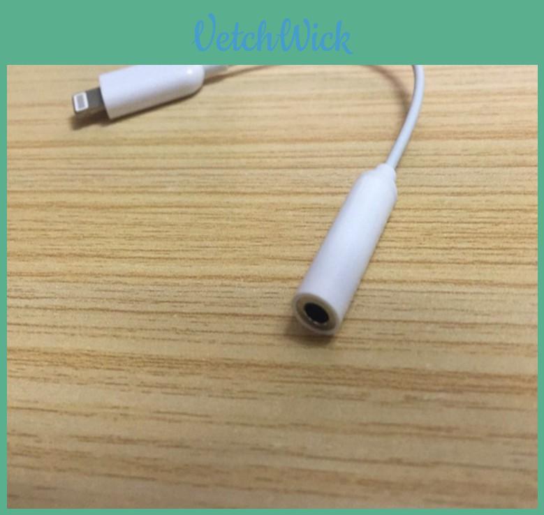 Apple Iphone Ipad 8pin To 35mm Audio Cable With Goldplated Connectors For Car And Mobile Audio