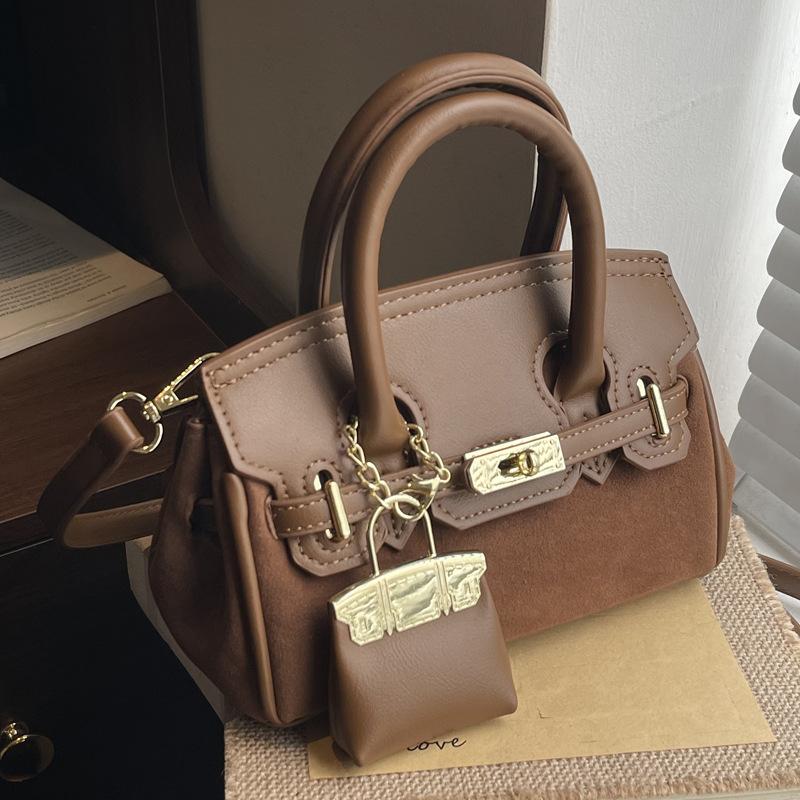 Retro Bag Women's Large Capacity 2025 New Autumn and Winter Versatile Niche Design Messenger Bag Portable Commuter Tote Bag