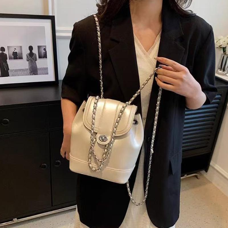 Women's Fashiable Simple Chain Backpack Small and Cvenient Backpack Versatile Commuter Handbag