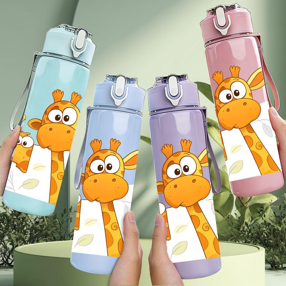 1PC Cute Giraffe Cartoon Print 750ml Color Plastic Sports Water Bottle Leakproof Flip Straw Lid Suitable for Sports Office Home Use
