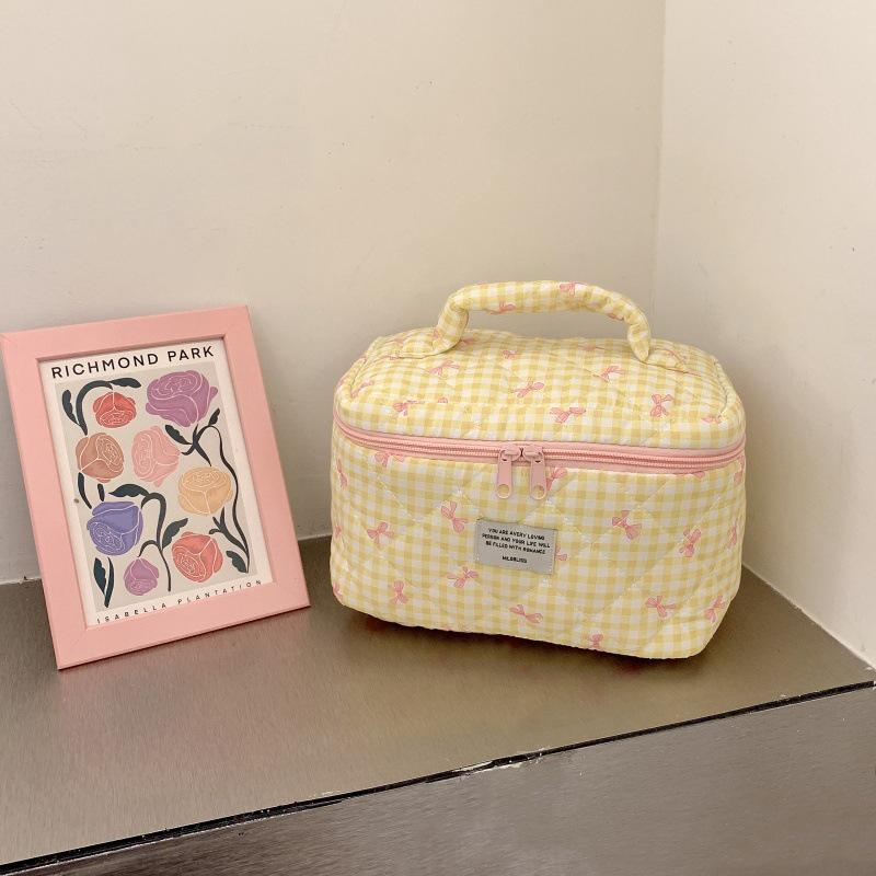 Large Capacity Plaid Quilted Cosmetic Bag with Bowknot - High-End, Stylish, Portable Storage Solution