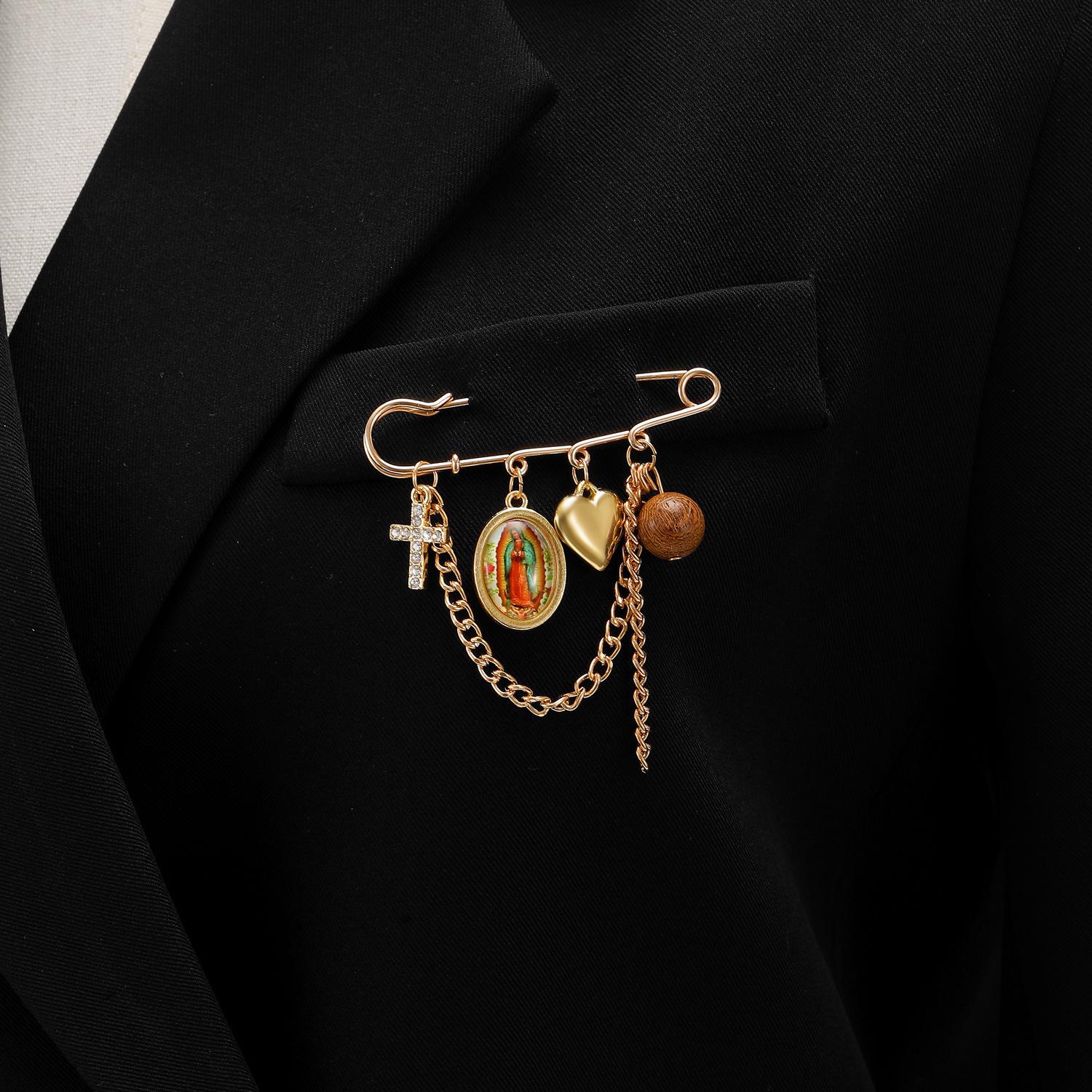 Retro Love Heart Brooch Pendant: Fashion Portrait European American Collarbone Chain Necklace