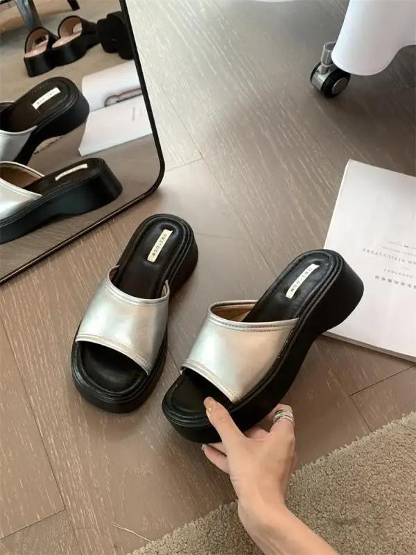 

Женская обувь Женские тапочки Уличные шлепанцы Платформа 2025 Серебряные Летние Скандалы Обувь Женские тапочки Платформа Шлепанцы 2025 Сумма 39