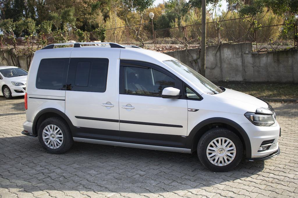 Satz Zierleisten und Radlaufverbreiterungen 1 Tür, kurzer Radstand für Volkswagen Caddy 2015-2020