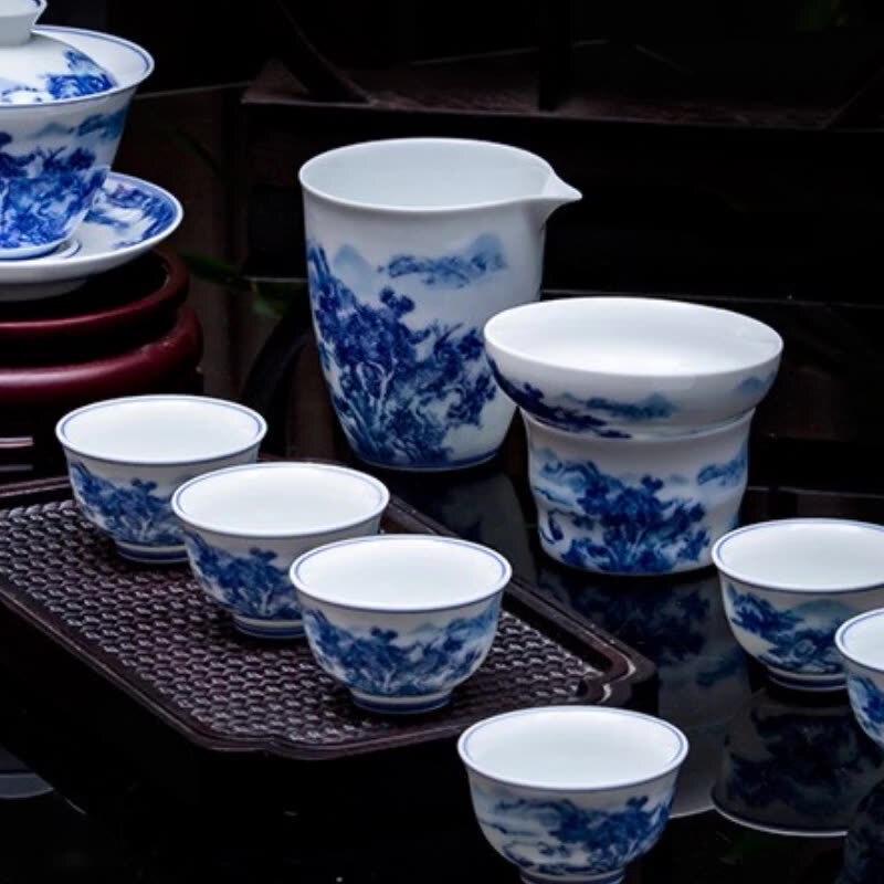 

Чайный сервиз из цзиндэчжэньского подглазурного сине-белого пейзажного фарфора Zhishen Deyunxuan