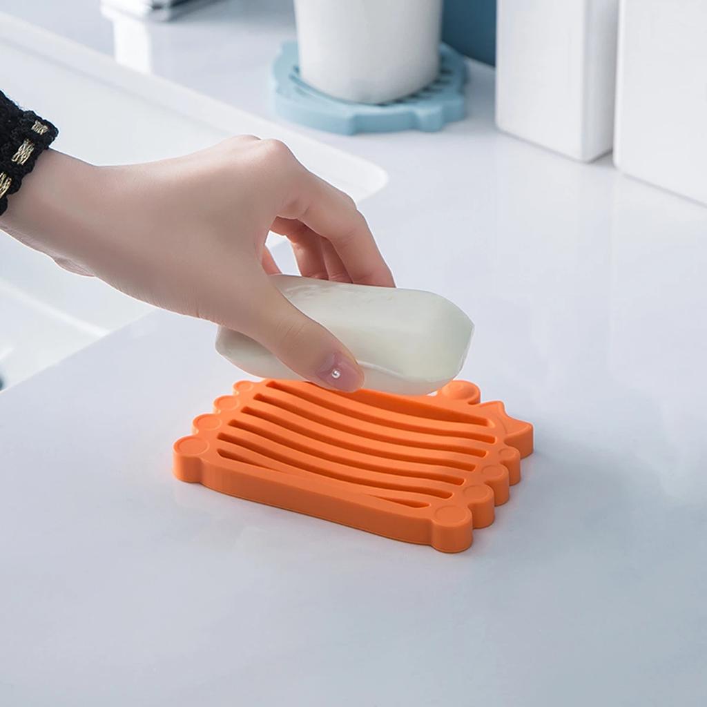 1pc Creative Silicone Drain Soap Box Bathroom Soap Tray Washstand Soap Holder Silicone Soap Box Simple Drain Soap Dish