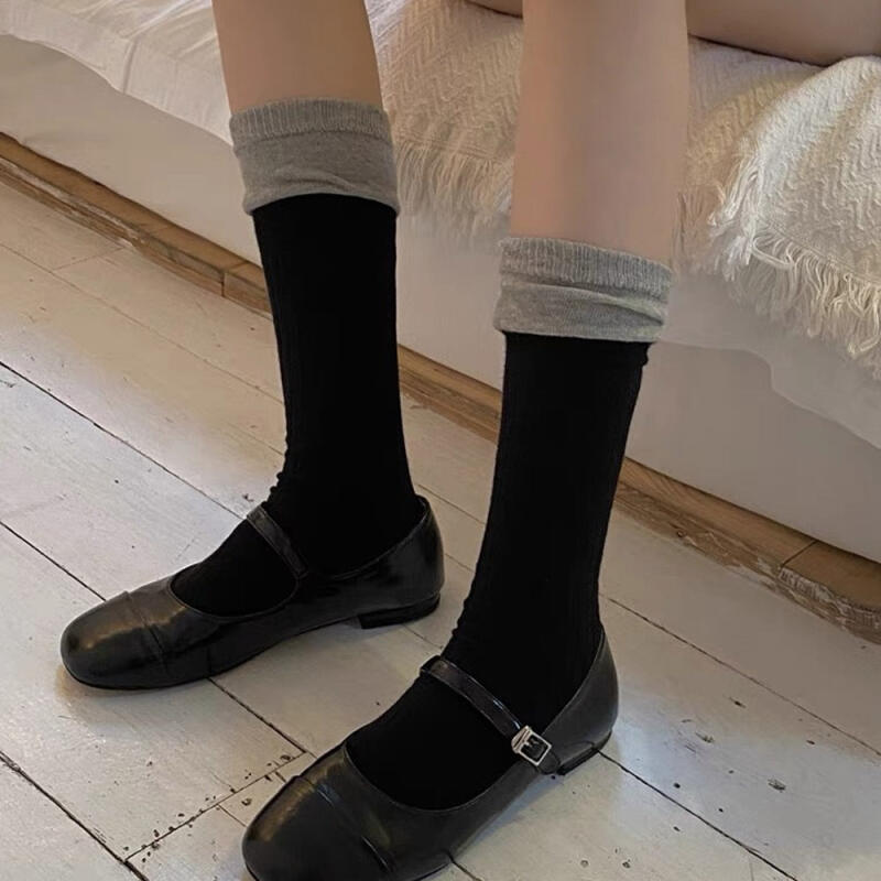 Loria Loose Fit Two-Tone Long Compression-Free Golji Long Socks white